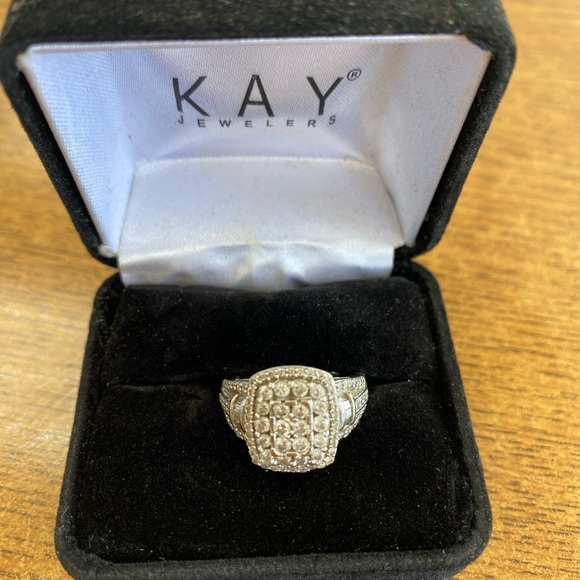 Beautiful Kay jewelers engagement ring - Picture 5 of 5